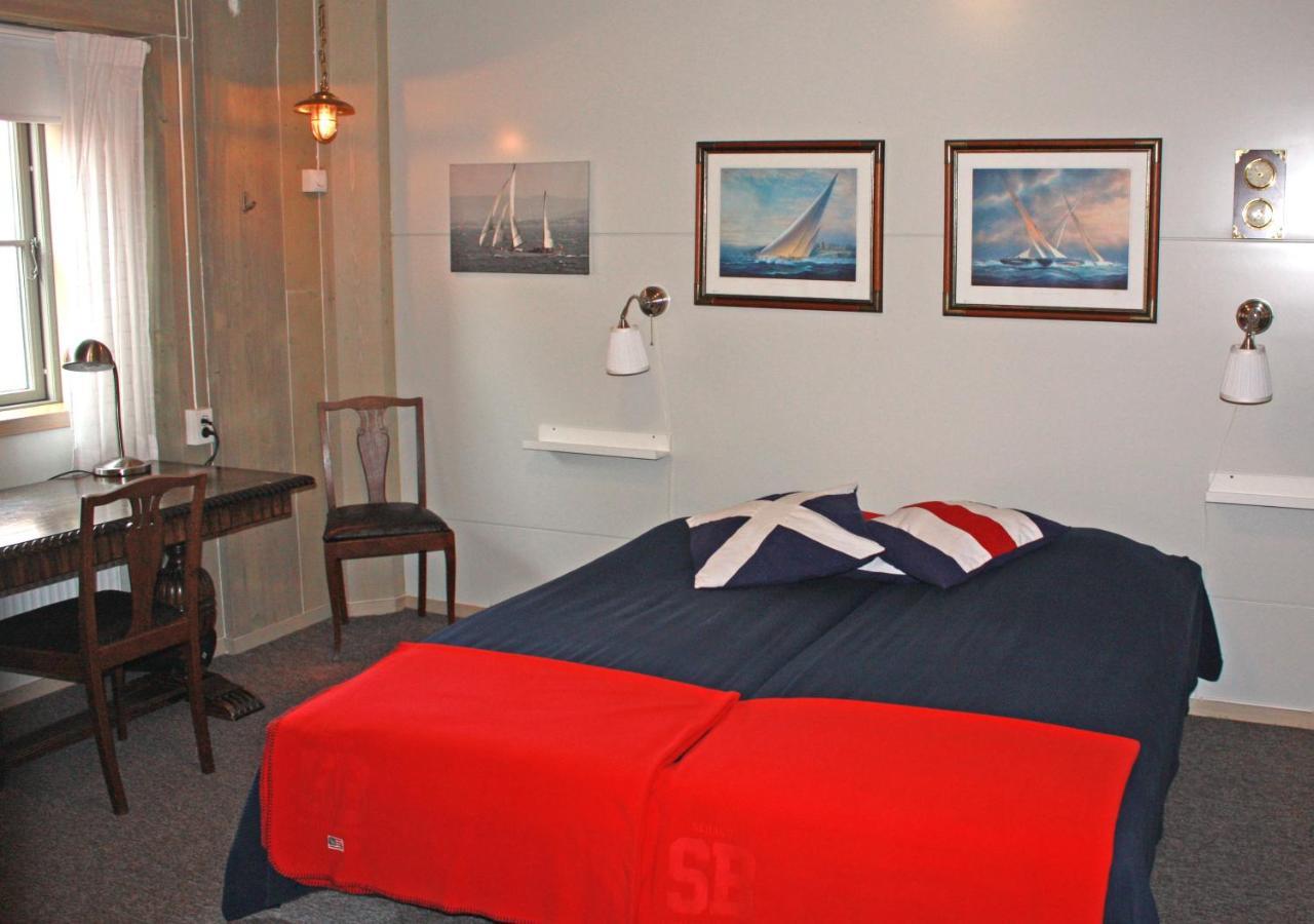 Seglarhotellet - Vandrarhem Pa Kaeringoen Karingon Habitación foto